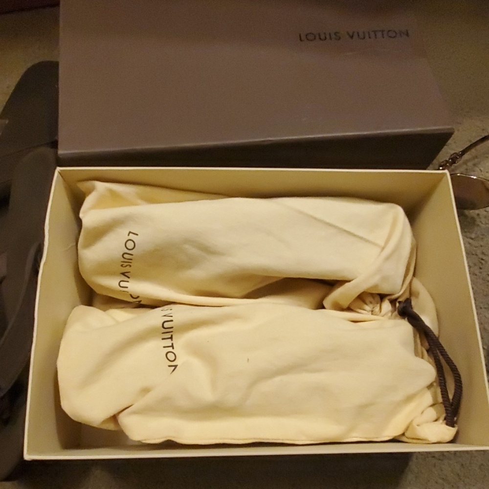 Flats with box, receipt and original cloth protect